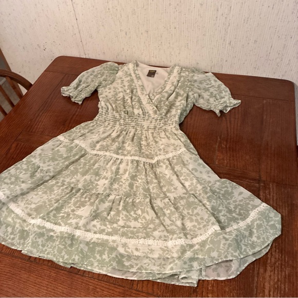 Taylor Cottagecore Midi Dress Women’s 2 Floral Ruffles Tiered Romantic Fairy - Picture 2 of 10